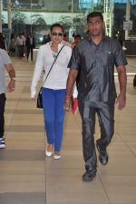 sonakshi Sinha snapped at domestic airport on 27th Feb 2013 (4).JPG